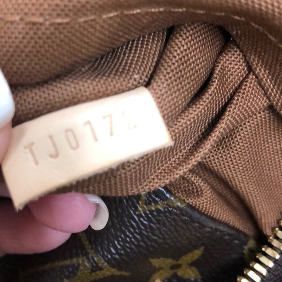 Louis Vuitton Bag - Picture 9 of 9